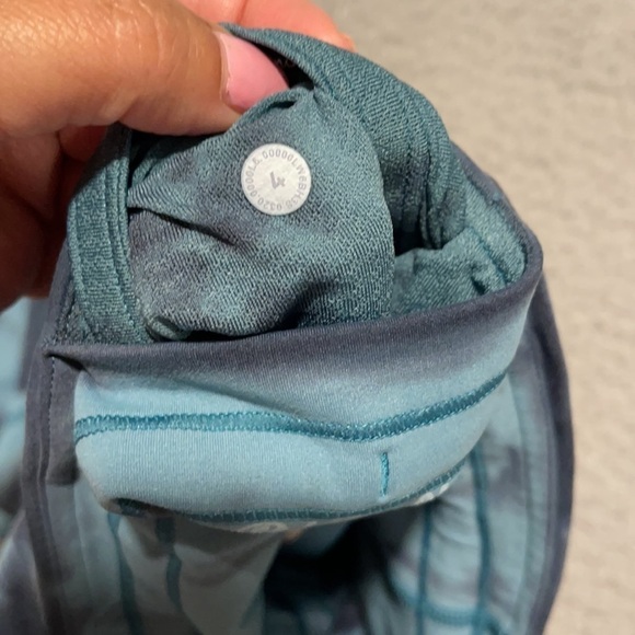 Lululemon Invigorate High-Rise
Forest Shibori Graphite Grey Desert Teal size 4 - Picture 7 of 7